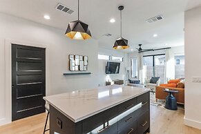 Chic Austin Getaway Brand New w/ Rooftop Patio!