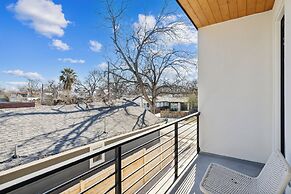 Chic Austin Getaway Brand New w/ Rooftop Patio!