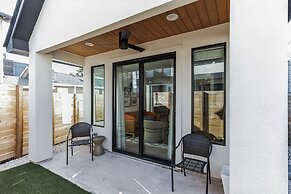 Chic Austin Getaway Brand New w/ Rooftop Patio!