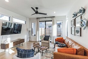 Chic Austin Getaway Brand New w/ Rooftop Patio!