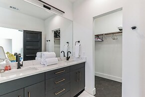 Chic Austin Getaway Brand New w/ Rooftop Patio!