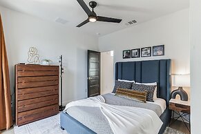 Chic Austin Getaway Brand New w/ Rooftop Patio!