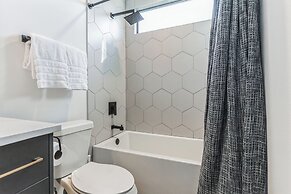 Chic Austin Getaway Brand New w/ Rooftop Patio!