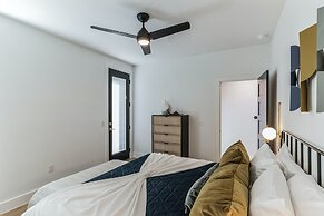 Chic Austin Getaway Brand New w/ Rooftop Patio!