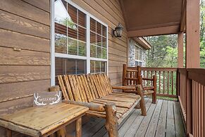 Simons Treetop Cabin 2 BDR in Popular Resort!