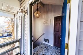 Buoyant Place Hang Out 2 Private Studio Homes!