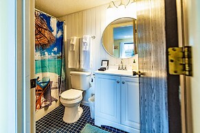 Buoyant Place Hang Out 2 Private Studio Homes!