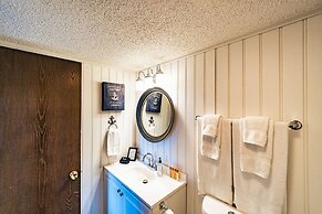 Buoyant Place Hang Out 2 Private Studio Homes!