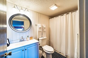 Buoyant Place Hang Out 2 Private Studio Homes!