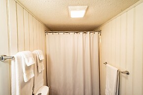 Buoyant Place Hang Out 2 Private Studio Homes!