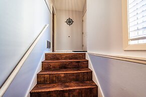 Buoyant Place Hang Out 2 Private Studio Homes!