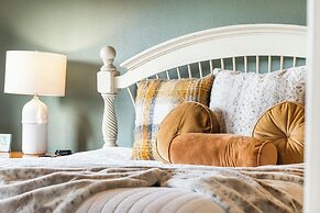 Sunset Daydream Elegant Condo on Table Rock!