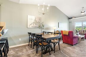 Sunset Daydream Elegant Condo on Table Rock!