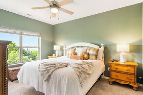 Sunset Daydream Elegant Condo on Table Rock!