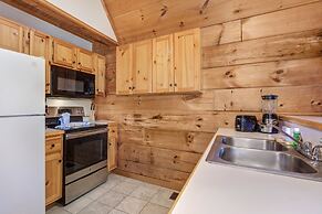 Mariettas Dream 2br in Mountains w/ Hot Tub!