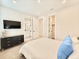 Northside Retreat Chic 3 Bdr, Pet Friendly!