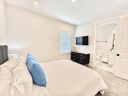 Northside Retreat Chic 3 Bdr, Pet Friendly!