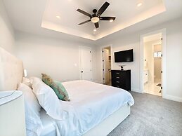 Northside Retreat Chic 3 Bdr, Pet Friendly!