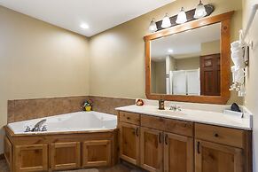 Creekside - 2 BDR Resort Cabin in Epic Location!