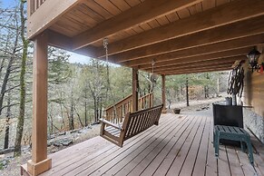 Creekside - 2 BDR Resort Cabin in Epic Location!