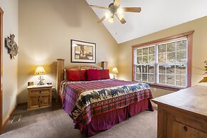 Creekside - 2 BDR Resort Cabin in Epic Location!