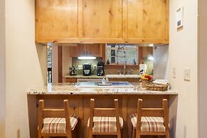 Creekside - 2 BDR Resort Cabin in Epic Location!