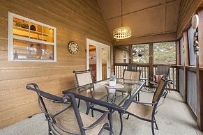 Creekside - 2 BDR Resort Cabin in Epic Location!