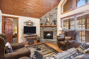 Creekside - 2 BDR Resort Cabin in Epic Location!