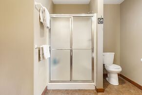 Creekside - 2 BDR Resort Cabin in Epic Location!