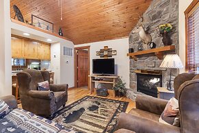 Creekside - 2 BDR Resort Cabin in Epic Location!