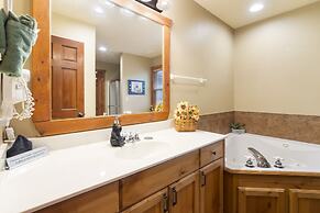 Creekside - 2 BDR Resort Cabin in Epic Location!