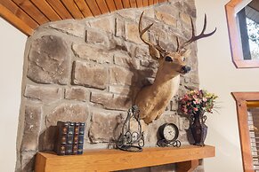 Creekside - 2 BDR Resort Cabin in Epic Location!