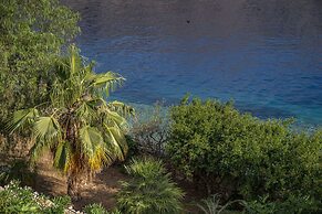 Emporio A Captivating 6-bed Villa in Nimborio