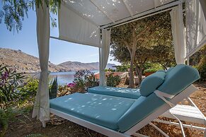 Emporio A Captivating 6-bed Villa in Nimborio