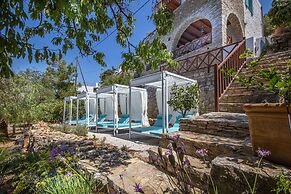 Emporio A Captivating 6-bed Villa in Nimborio