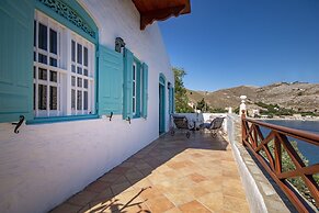 Emporio A Captivating 6-bed Villa in Nimborio