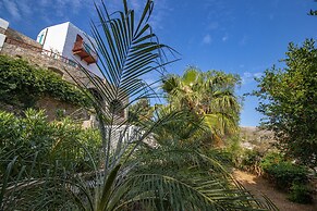 Emporio A Captivating 6-bed Villa in Nimborio