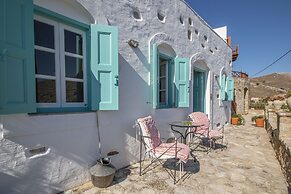 Emporio A Captivating 6-bed Villa in Nimborio