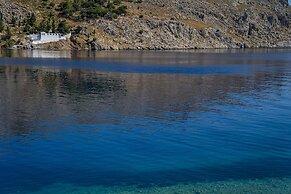 Emporio A Captivating 6-bed Villa in Nimborio