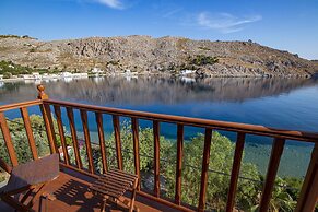 Emporio A Captivating 6-bed Villa in Nimborio