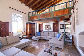Emporio A Captivating 6-bed Villa in Nimborio