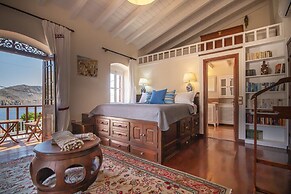 Emporio A Captivating 6-bed Villa in Nimborio