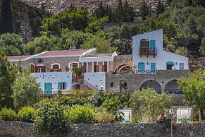 Emporio A Captivating 6-bed Villa in Nimborio