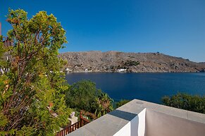 Emporio A Captivating 6-bed Villa in Nimborio