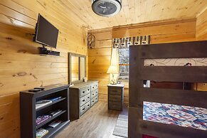 Teals Treasure Secluded Lakeside Cabin for 8!