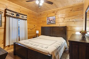 Teals Treasure Secluded Lakeside Cabin for 8!