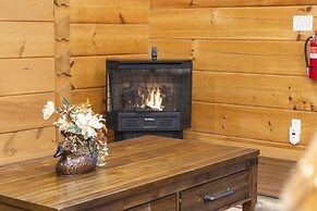 Teals Treasure Secluded Lakeside Cabin for 8!