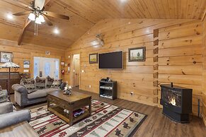 Teals Treasure Secluded Lakeside Cabin for 8!
