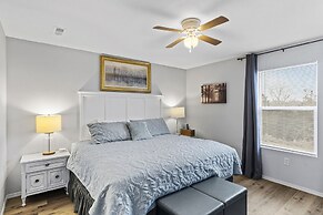 Family-friendly Retreat - Enviable Location!