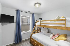 Family-friendly Retreat - Enviable Location!